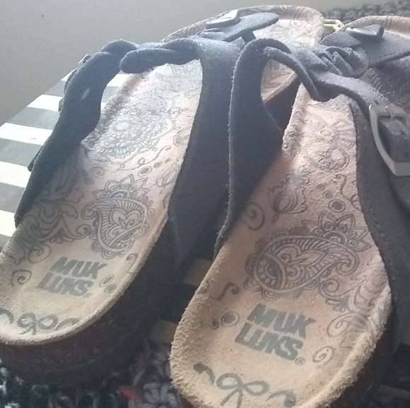 Muk Luk Grey-Blue Leather Paisley Sandal - Picture 4 of 6